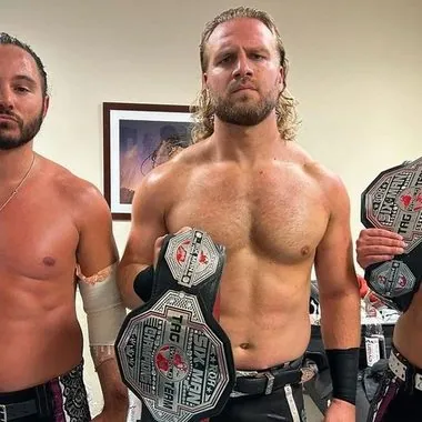The Elite ("Hangman" Adam Page, Matt Jackson, Nick Jackson)精英小队