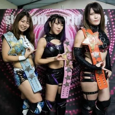 Momo Watanabe & Utami Hayashishita & AZM