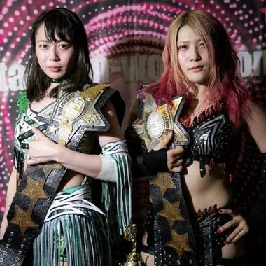 Utami Hayashishita & Saya Kamitani林下诗美 & 上谷沙弥