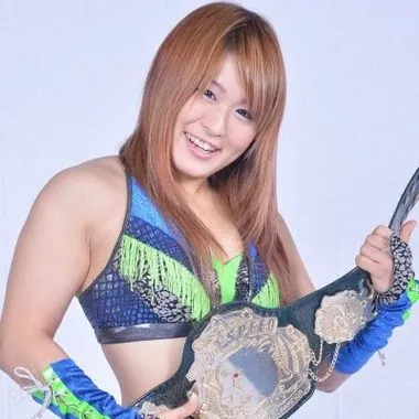 Io Shirai紫雷