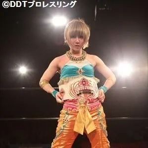 Yuka Sakazaki坂崎ユカ