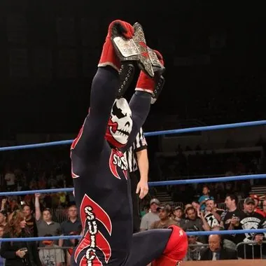 Suicide (Christopher Daniels / Kazarian)克里斯托弗·丹尼尔斯 & 卡泽里安