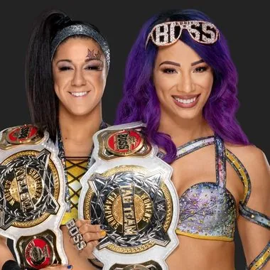 The Boss 'n' Hug Connection (Bayley & Sasha Banks)拥抱女王